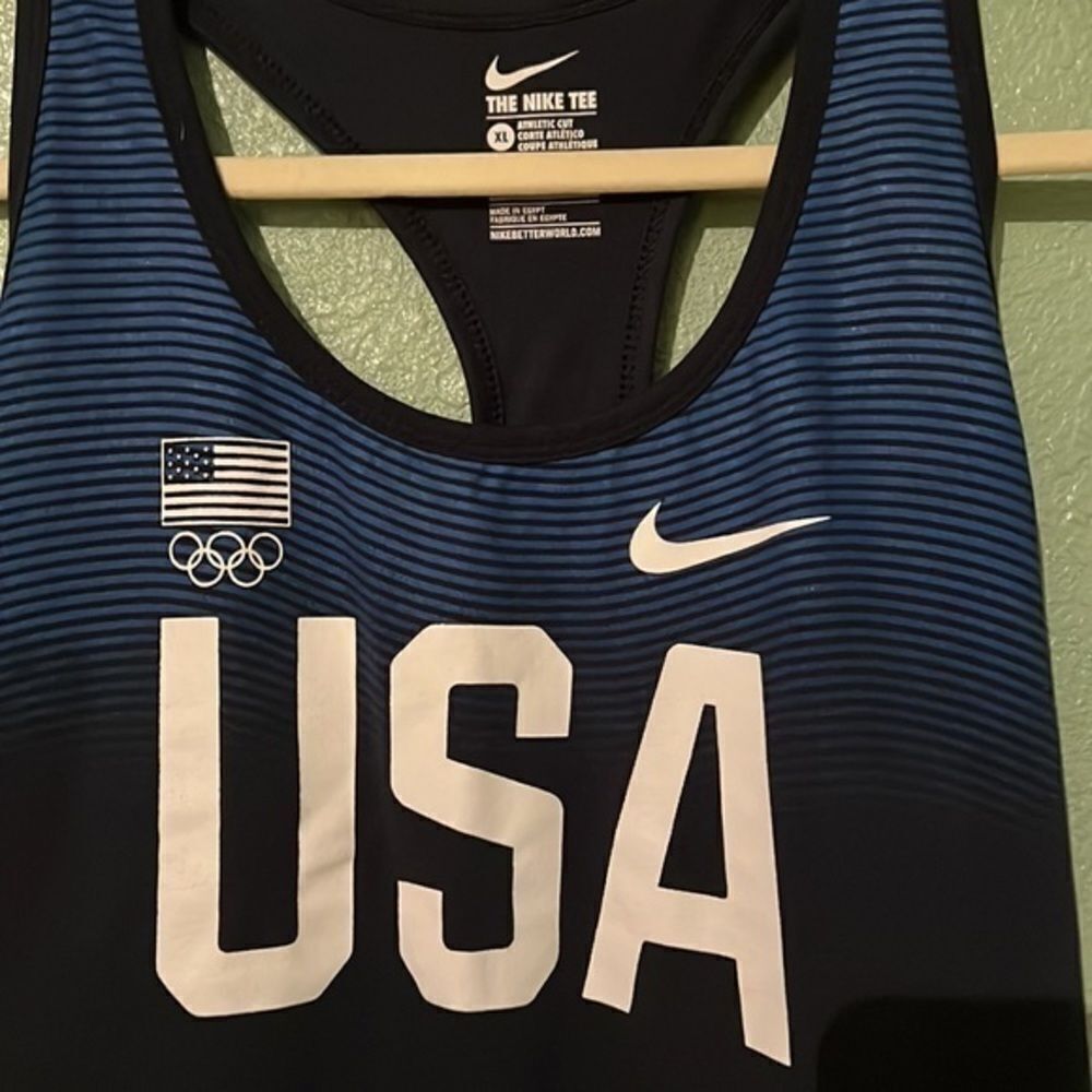 Nike‎   - Picture 2 of 5